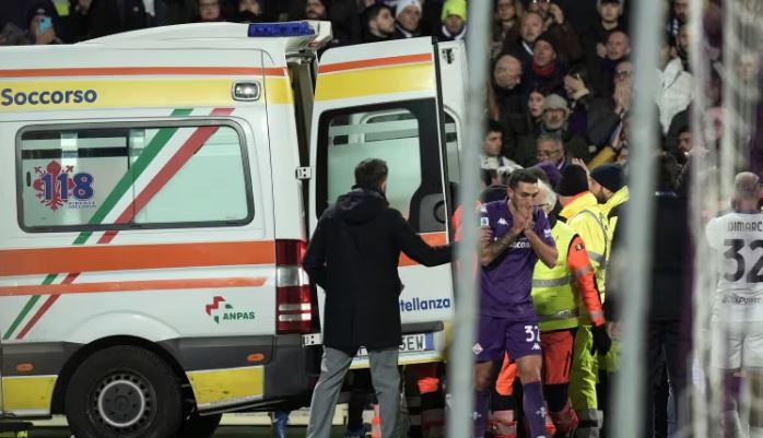 Zbulohet shkaku pse futbollisti 22-vjeçar i Fiorentinës humbi ndjenjat në fushë Zbulohet shkaku pse futbollisti 22-vjeçar i Fiorentinës humbi ndjenjat në fushë