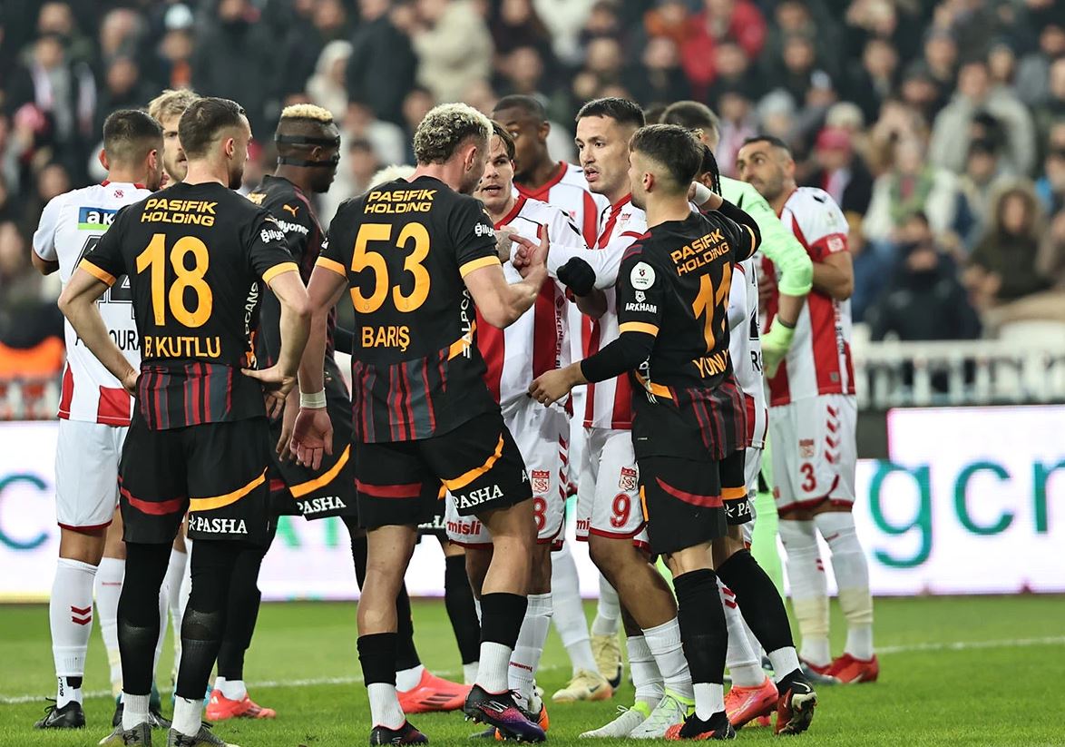 Sulme ndaj Manajt në Turqi, Sivaspor i del në mbrojtje: Dënojmë komentet kundër tij Sulme ndaj Manajt në Turqi, Sivaspor i del në mbrojtje: Dënojmë komentet kundër tij