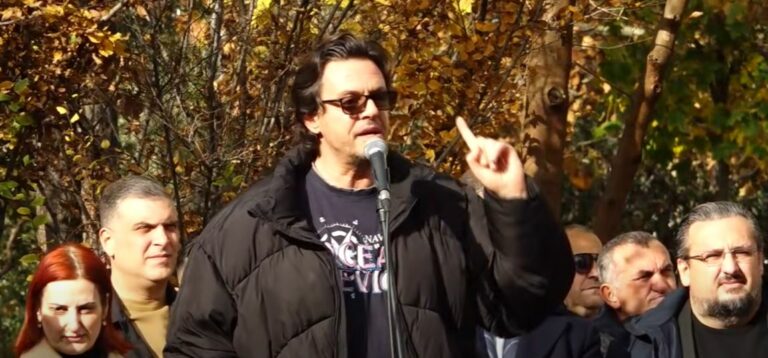 Aktori Liçaj i droguar apo i çorientuar?! Socialistët me Ramën kanë vrarë Sokol Olldashin dhe Azem Hajdarin Aktori Liçaj i droguar apo i çorientuar?! Socialistët me Ramën kanë vrarë Sokol Olldashin dhe Azem Hajdarin