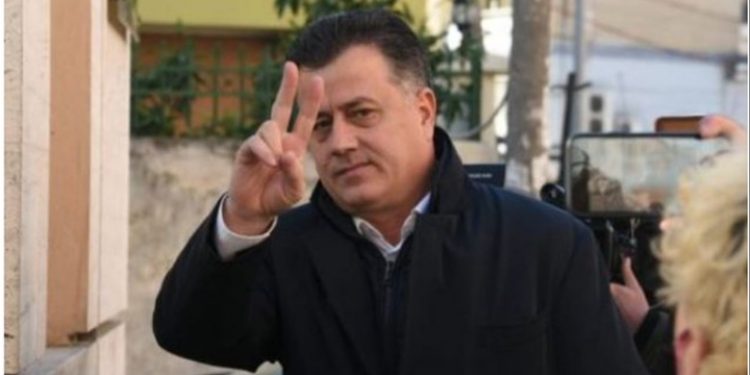 Muli merr mbështetje nga votuesit grek të mitingut në Athinë Muli merr mbështetje nga votuesit grek të mitingut në Athinë