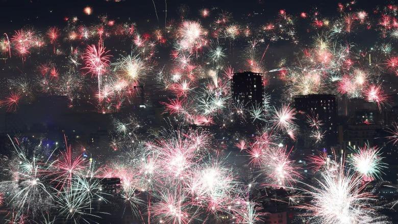 Tirana krahë qyteteve të njohura botërore! Pamjet gjatë ndërrimit të viteve bëhen virale në mediat ndërkombëtare! Tirana krahë qyteteve të njohura botërore! Pamjet gjatë ndërrimit të viteve bëhen virale në mediat ndërkombëtare!