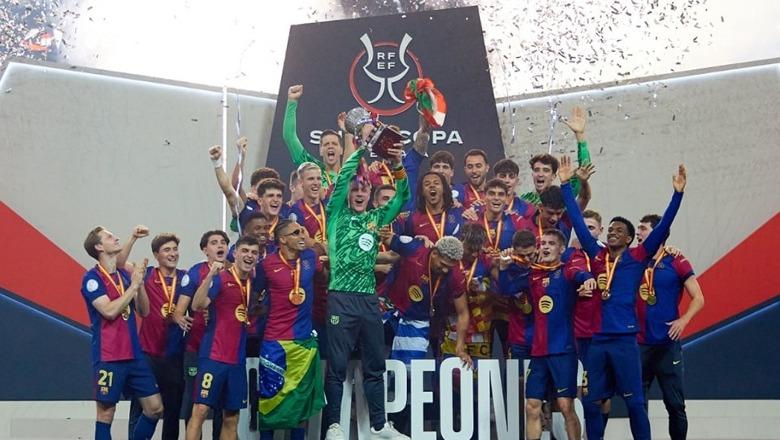 Barcelona me dhjetë lojtarë turpëron Real Madridin, e përmbys 2-5 dhe merr trofeun e Superkupës së Spanjës Barcelona me dhjetë lojtarë turpëron Real Madridin, e përmbys 2-5 dhe merr trofeun e Superkupës së Spanjës