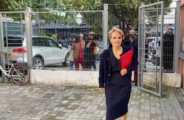 Monika Kryemadhi para Berishës paraqitet në SPAK Monika Kryemadhi para Berishës paraqitet në SPAK