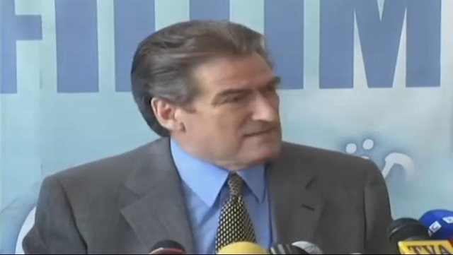 Si u përmbush profecia e Berishës në 2001 se Ilir Meta do t’a kalonte jetën prapa hekurave! A është ky sikleti që nuk e viziton në burg? Si u përmbush profecia e Berishës në 2001 se Ilir Meta do t’a kalonte jetën prapa hekurave! A është ky sikleti që nuk e viziton në burg?