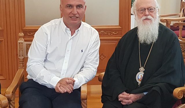 Kryepeshkopin që (s)e deshëm, por na deshi! Kryepeshkopin që (s)e deshëm, por na deshi!