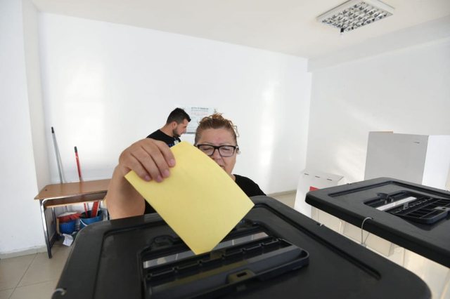 10 mijë shqiptarë të regjistruar në më pak se 72 orë 10 mijë shqiptarë të regjistruar në më pak se 72 orë