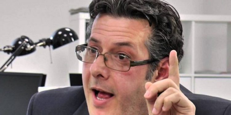 Edi Palokës i duket Trump si kryprokuror i Shqipërisë: “Non grata” e Berishës ka rënë! Grupet e krimit do të ndëshkohen nga Trump Edi Palokës i duket Trump si kryprokuror i Shqipërisë: “Non grata” e Berishës ka rënë! Grupet e krimit do të ndëshkohen nga Trump