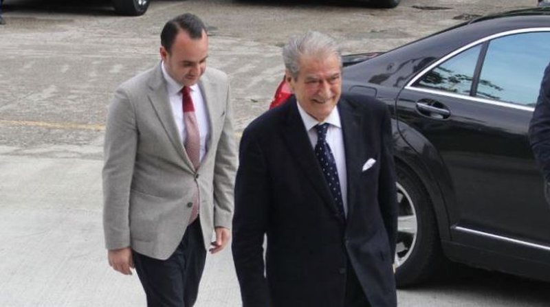 Klevis Balliu i lumtur: SPAK tani është i pavarur se mori fund Soros, e patë që i dha leje Berishës të shkojë në Gjermani Klevis Balliu i lumtur: SPAK tani është i pavarur se mori fund Soros, e patë që i dha leje Berishës të shkojë në Gjermani