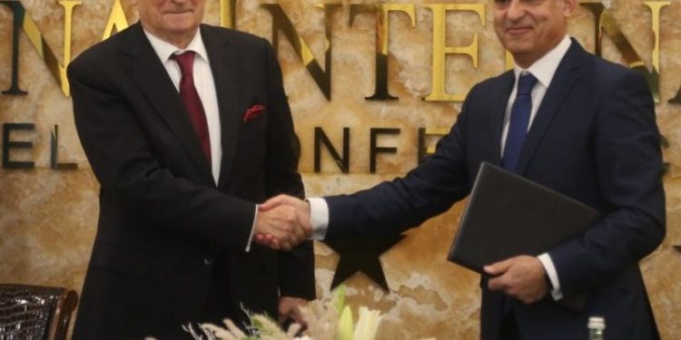 Vangjel Dule i kërkon Berishës Vlorën: Influenca më e madhe, koalicioni me PD, bazuar në realitetet lokale Vangjel Dule i kërkon Berishës Vlorën: Influenca më e madhe, koalicioni me PD, bazuar në realitetet lokale