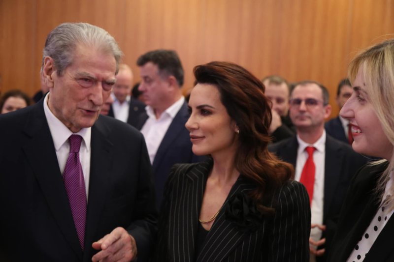 “Salianji mori më shumë vota se ty”! Ja pse u revoltua Edmond Spaho, me Grida Dumën “Salianji mori më shumë vota se ty”! Ja pse u revoltua Edmond Spaho, me Grida Dumën