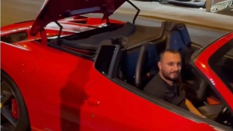 I dënuar për grabitje dhe i dëbuar dy herë nga Britania, ‘The Telegraph’: Hajduti shqiptar sfidon autoritetet britanike, feston në një klub ndërsa pret azilin I dënuar për grabitje dhe i dëbuar dy herë nga Britania, ‘The Telegraph’: Hajduti shqiptar sfidon autoritetet britanike, feston në një klub ndërsa pret azilin