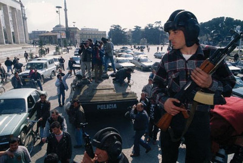Rrëfimi: Si u çuan studentët e Akademisë së Rendit të vrasin njerëz në Delvinë në vitin 1996 shefat e Berishës! Rrëfimi: Si u çuan studentët e Akademisë së Rendit të vrasin njerëz në Delvinë në vitin 1996 shefat e Berishës!