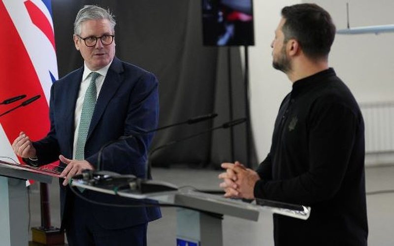 Sulmohet me dron pallati Presidencial në Kiev gjatë vizitës së kryeministrit britanik në Ukrainë Sulmohet me dron pallati Presidencial në Kiev gjatë vizitës së kryeministrit britanik në Ukrainë