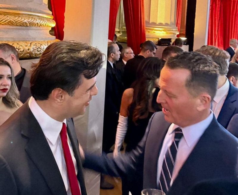 Berisha me sytë nga Donald Trump për “non gratën”, por në festë ishte vetëm Lulzim Basha dhe… Orjola Pampuri Berisha me sytë nga Donald Trump për “non gratën”, por në festë ishte vetëm Lulzim Basha dhe… Orjola Pampuri