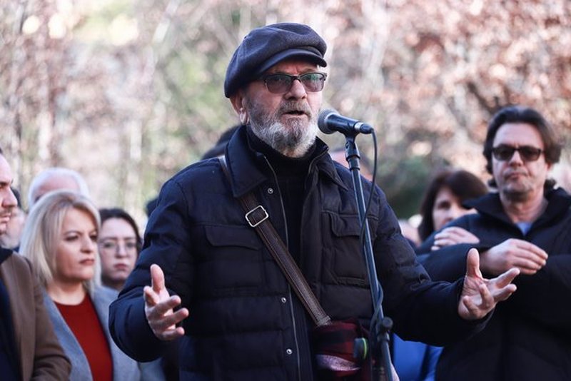 Të shkojmë tek Kryeministria! Revoltohet “trimi” i protestave Mehdi Malkaj: Nuk rrëzohen këta qelbësira vetëm me thirrjet “Rama ik”! Të shkojmë tek Kryeministria! Revoltohet “trimi” i protestave Mehdi Malkaj: Nuk rrëzohen këta qelbësira vetëm me thirrjet “Rama ik”!