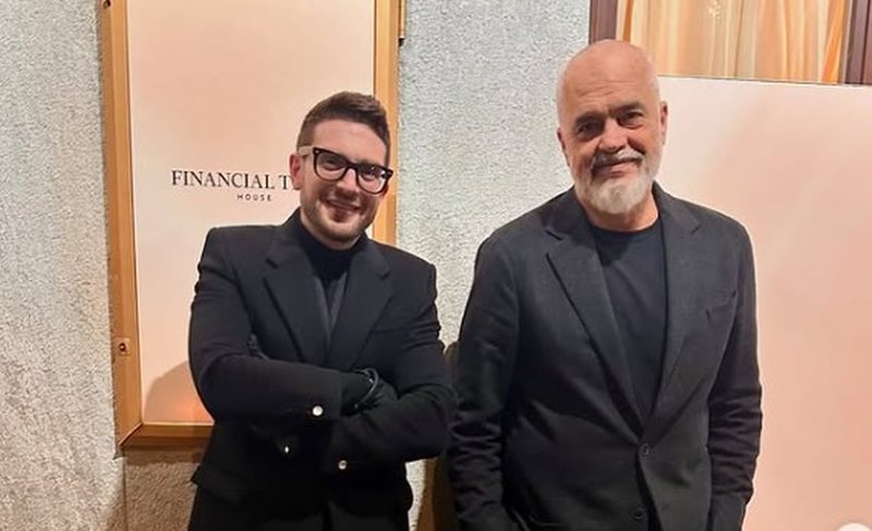 Trashgimtari i George Soros takohet me kryeministrin Rama në Davos: Shqipëria e para nga të gjitha sepse…(Foto) Trashgimtari i George Soros takohet me kryeministrin Rama në Davos: Shqipëria e para nga të gjitha sepse…(Foto)