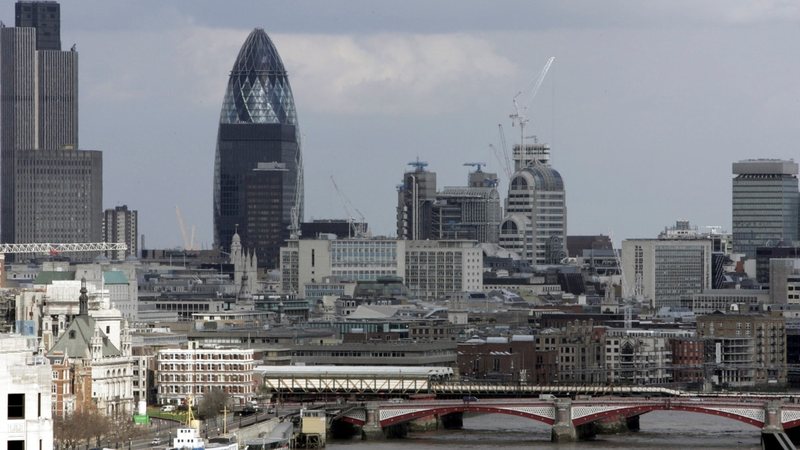 Evropa shqyrton sekuestrimin e pasurive të ngrira ruse për të ndihmuar Ukrainën Evropa shqyrton sekuestrimin e pasurive të ngrira ruse për të ndihmuar Ukrainën