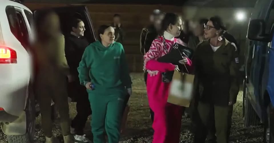 VIDEO/ Pengjet e liruara nga Hamasi arrijnë në Izrael, komunikojnë për herë të parë me familjarët VIDEO/ Pengjet e liruara nga Hamasi arrijnë në Izrael, komunikojnë për herë të parë me familjarët