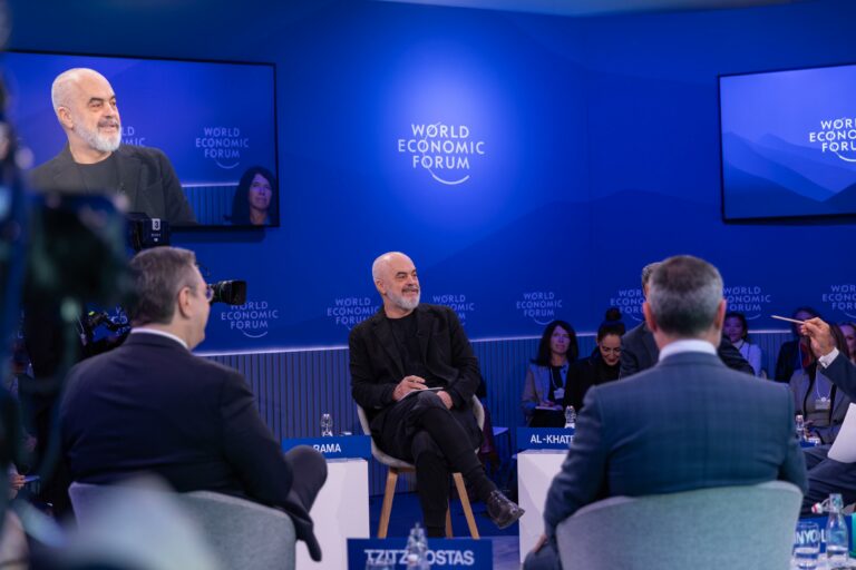 VIDEO/ Si e ironizoi Rama gazetarin dashakeqës anglez që sulmoi turizmin shqiptarë? Ju kam vizituar kur ishte si Koreja e Veriut. Rama: Ke qenë agjent ose marksist VIDEO/ Si e ironizoi Rama gazetarin dashakeqës anglez që sulmoi turizmin shqiptarë? Ju kam vizituar kur ishte si Koreja e Veriut. Rama: Ke qenë agjent ose marksist