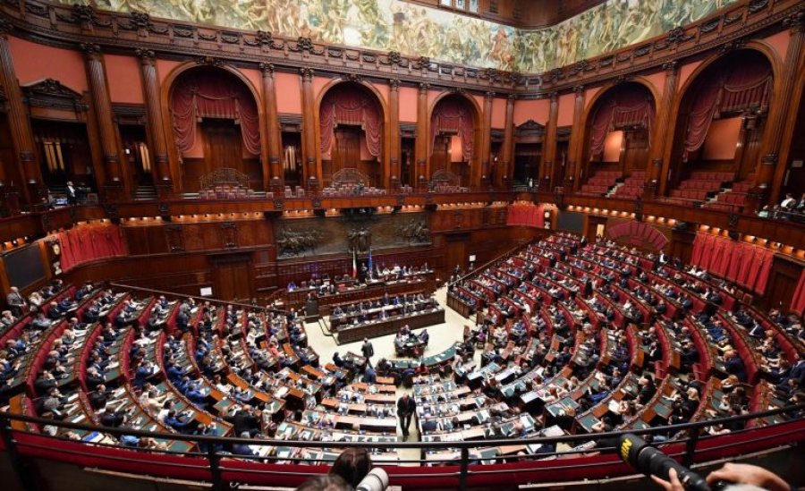 Pensionet me Italinë, emigrantët shqiptarë duhet ende të presin. Sinjale pozitive vijnë nga Greqia Pensionet me Italinë, emigrantët shqiptarë duhet ende të presin. Sinjale pozitive vijnë nga Greqia