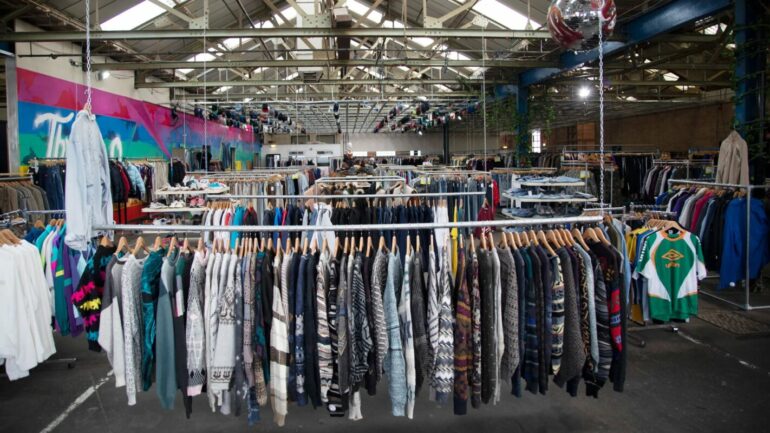 “Thrifting” si stil jete apo i ndikuar nga kushtet ekonomike? Të gjithë te “Gabi”, importet e veshjeve të përdorura u rritën me 81% më 2024 “Thrifting” si stil jete apo i ndikuar nga kushtet ekonomike? Të gjithë te “Gabi”, importet e veshjeve të përdorura u rritën me 81% më 2024