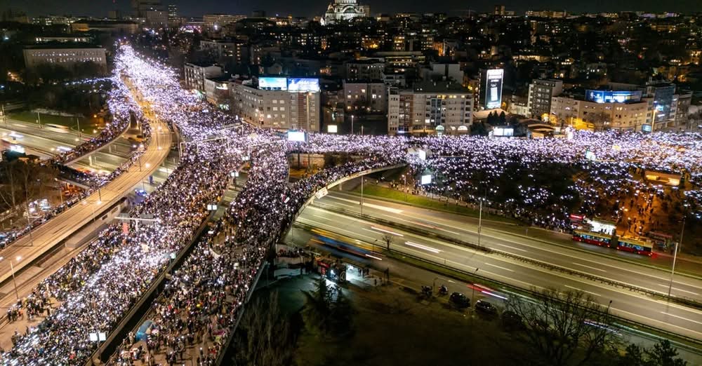 Protestat masive në Serbi, CNN: Si po rrezikohet rrëzimi i një presidenti të linjës së ashpër nga një tragjedi në stacionin hekurudhor? Protestat masive në Serbi, CNN: Si po rrezikohet rrëzimi i një presidenti të linjës së ashpër nga një tragjedi në stacionin hekurudhor?