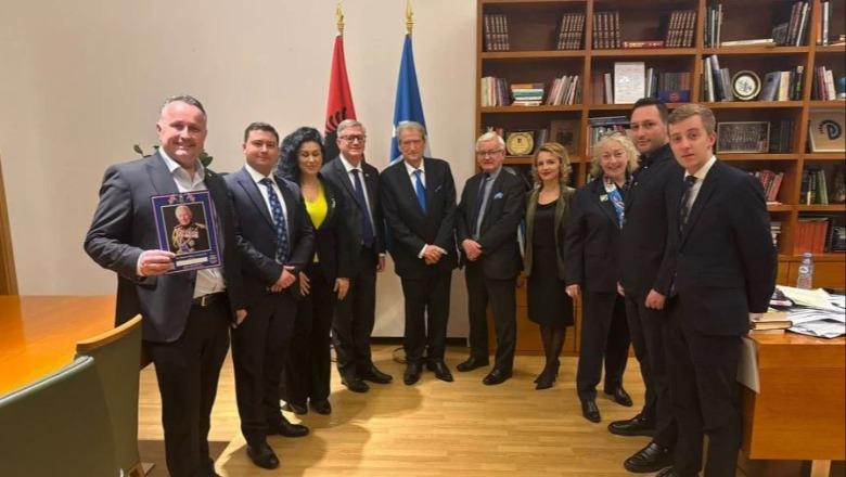 I dënuar me vendim gjykate të formës së prerë por Syri Tv ëndërron: Pas Trumpit, edhe Britania e Madhe i heq non gratën Berishës!