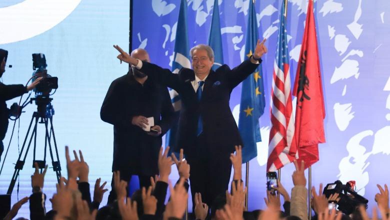 Mero Baze: ‘Protesta’ ishte një arsye që Rama të hapte sonte ndonjë verë të shtrenjtë Mero Baze: ‘Protesta’ ishte një arsye që Rama të hapte sonte ndonjë verë të shtrenjtë