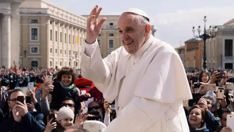 Dita më e errët në Vatikan: Tani na mbetet vetëm lutja Dita më e errët në Vatikan: Tani na mbetet vetëm lutja