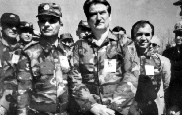 Mero Baze: Përpjekja qesharake e Berishës për t’u veshur si ‘marins’ amerikan Mero Baze: Përpjekja qesharake e Berishës për t’u veshur si ‘marins’ amerikan