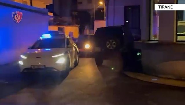 74-vjeçari vret me thikë të birin 36 vjeçarë në Tiranë me profesion ushtarak (Foto) 74-vjeçari vret me thikë të birin 36 vjeçarë në Tiranë me profesion ushtarak (Foto)