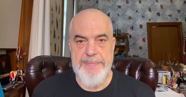 Rama tallet me opozitën e grupit Kalaja-Belo para bashkisë: Janë bërë si hudhër te Bashkia e Tiranës! Bëjnë si bretkosa në moçal, kuak-kuak-kuak…