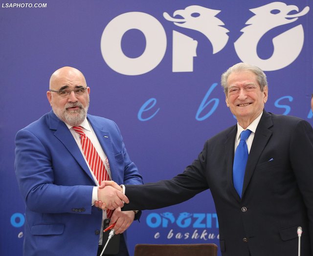 “Strategu” LaCivita dhe gënjeshtrat opozitare për Yuri Kim “Strategu” LaCivita dhe gënjeshtrat opozitare për Yuri Kim