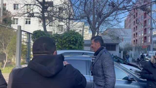Hije dyshimi! Ish-drejtori i ARRSH-së, Dashamir Gjika paraqitet në SPAK, kur ish ministri i tij Haxhinasto shkon të takoi Metën në burg