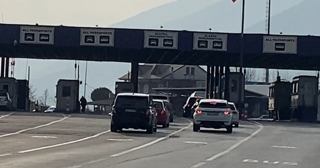 Fluks në Morinë, 17-vjetorin e pavarësisë qytetarët e Kosovës e festojnë në Shqipëri