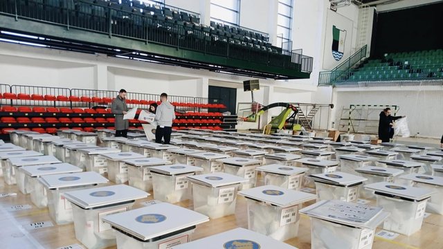 Kosova mban sot zgjedhjet parlamentare: 29 subjekte politike në garë, hapen qendrat e votimit Kosova mban sot zgjedhjet parlamentare: 29 subjekte politike në garë, hapen qendrat e votimit