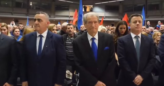 Micotaqis injoron takimin e Berishës në Athinë, asnjë përfaqësues i qeverisë! Një shfaqje e turpshme me “grek-arin” Beleri dhe ushtarët e tij dhe Dules Micotaqis injoron takimin e Berishës në Athinë, asnjë përfaqësues i qeverisë! Një shfaqje e turpshme me “grek-arin” Beleri dhe ushtarët e tij dhe Dules