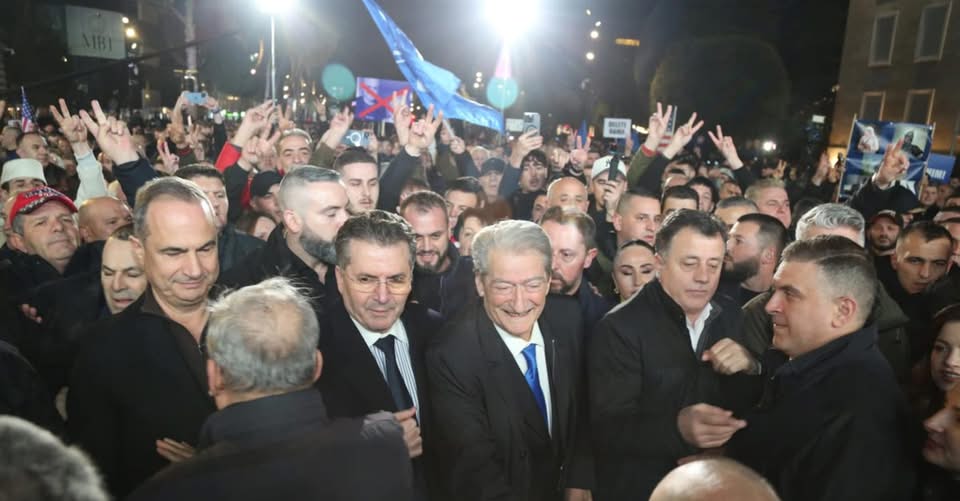 Funerali politik i Sali Berishës