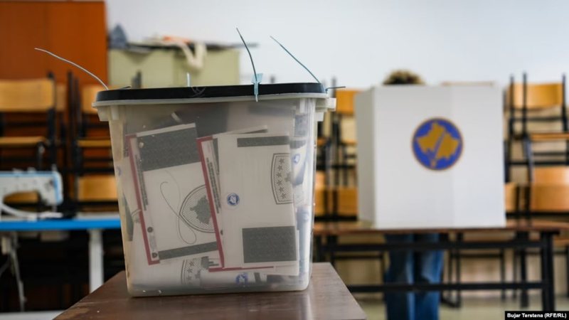 Vetëvendosje feston fitoren, opozita e kënaqur me rritjen në rezultat, gjithçka që ndodhi mbrëmë në Kosovë Vetëvendosje feston fitoren, opozita e kënaqur me rritjen në rezultat, gjithçka që ndodhi mbrëmë në Kosovë