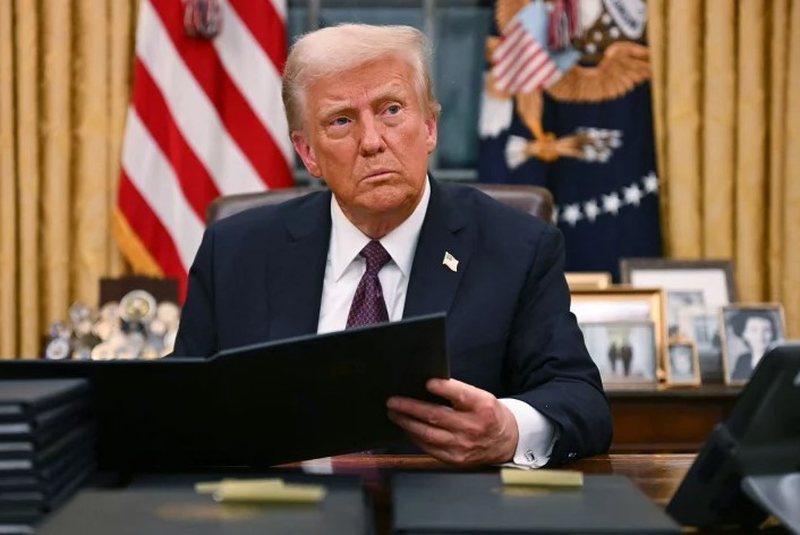 Trump urdhëron ndërtimin e një paraburgimi në Guantanmo për 30 mijë emigrantë Trump urdhëron ndërtimin e një paraburgimi në Guantanmo për 30 mijë emigrantë