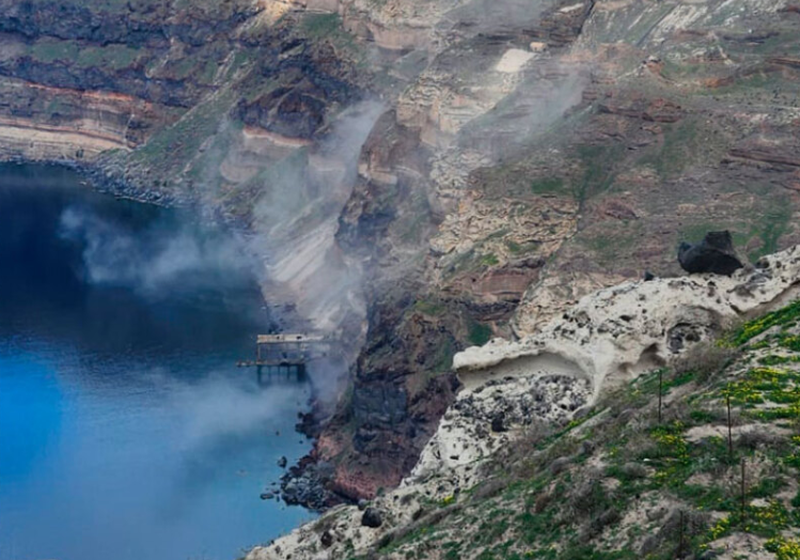 Tërmetet pa ndalim në Santorini… 555 në tre ditë: Mijëra qytetarë dynden në aeroport dhe portin e ishullit për t’u larguar, mes tyre edhe shqiptarë! Tërmetet pa ndalim në Santorini… 555 në tre ditë: Mijëra qytetarë dynden në aeroport dhe portin e ishullit për t’u larguar, mes tyre edhe shqiptarë!
