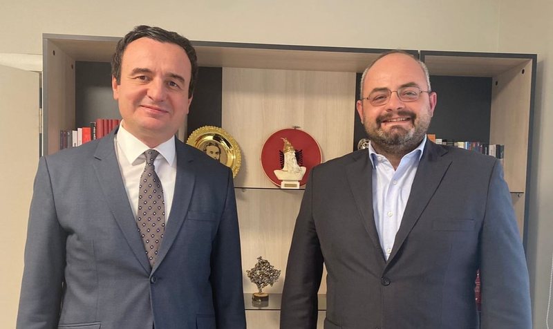 Ju kujtohet Albin Kurti dhe Bojken Abazi si e vandalizuan Tiranën për projektin e “Teatrit Kombëtar”? Tani e kopjojnë dhe e promovojnë të njëjtin projekt për Teatrin e Operas dhe Baletit të Prishtinës Ju kujtohet Albin Kurti dhe Bojken Abazi si e vandalizuan Tiranën për projektin e “Teatrit Kombëtar”? Tani e kopjojnë dhe e promovojnë të njëjtin projekt për Teatrin e Operas dhe Baletit të Prishtinës