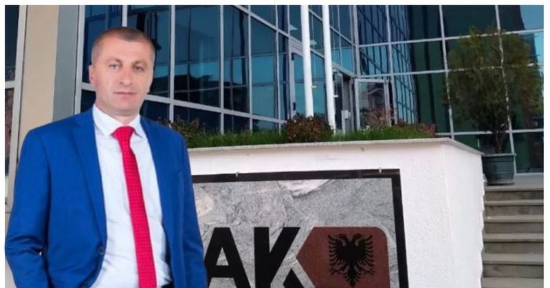 Vazhdojnë çudirat nga SPAK! Ngatërron bashkinë me QKB: Kërkon 1 vit burg për kreun e bashkisë Devoll, Eduard Duro…licencoi karburantin pa leje ndëtimi për pikën Vazhdojnë çudirat nga SPAK! Ngatërron bashkinë me QKB: Kërkon 1 vit burg për kreun e bashkisë Devoll, Eduard Duro…licencoi karburantin pa leje ndëtimi për pikën