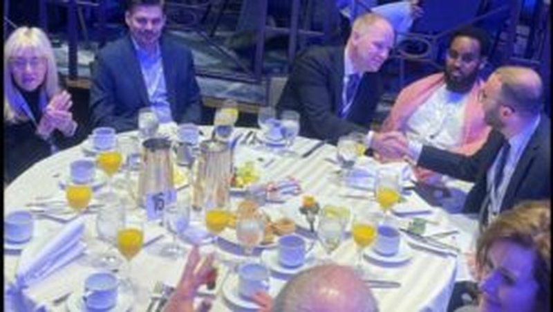 Vizitë në SHBA me një grup nga parlamenti shqiptare me Gjiknurin, Gaz kopjon Mediun merr pjesë në “Mëngjesin e Lutjeve”: Bota do jetë më e sigurtë tani që e dëgjova me veshët e mi Donald Trump-in Vizitë në SHBA me një grup nga parlamenti shqiptare me Gjiknurin, Gaz kopjon Mediun merr pjesë në “Mëngjesin e Lutjeve”: Bota do jetë më e sigurtë tani që e dëgjova me veshët e mi Donald Trump-in