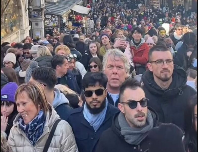 Video virale/ Turma të pabesueshme njerëzish në Venecia, pak para vendosjes së taksës për turistët Video virale/ Turma të pabesueshme njerëzish në Venecia, pak para vendosjes së taksës për turistët
