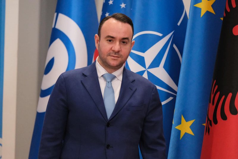 VIDEO/ Dëgjoni çunin e Fahriut, për të kuptuar nivelin qesharak ku ka degraduar PD