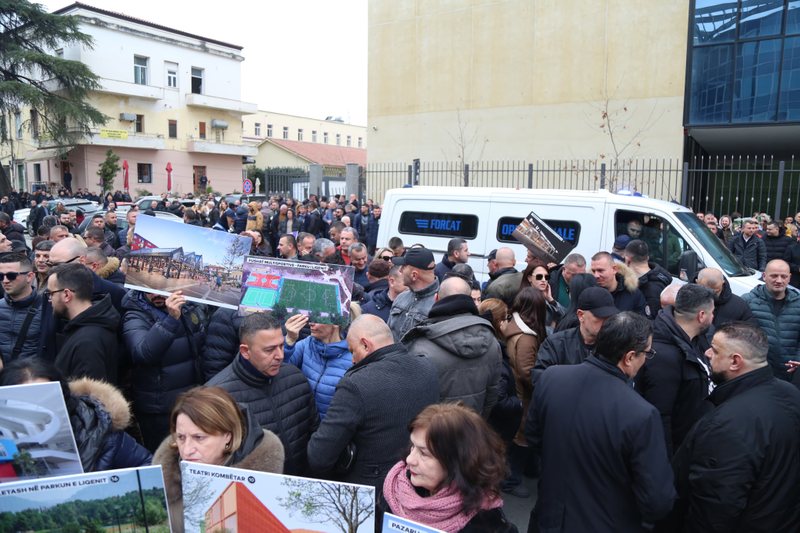 Protesta për Erion Veliajn, Policia e Tiranës i përgjigjet SPAK: Kishim informacione se nuk do kishte veprime ndaj instuticionit! Largohuni nga komunikimet në rrjetet sociale…komunikim vetëm instuticional! Protesta për Erion Veliajn, Policia e Tiranës i përgjigjet SPAK: Kishim informacione se nuk do kishte veprime ndaj instuticionit! Largohuni nga komunikimet në rrjetet sociale…komunikim vetëm instuticional!