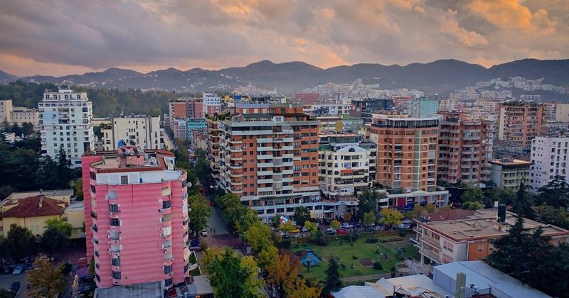 Eleminimi i parkimeve dhe zgjerimi zonave të këmbësorëve: Si do të transformohen rrugët e ish-Bllokut? Eleminimi i parkimeve dhe zgjerimi zonave të këmbësorëve: Si do të transformohen rrugët e ish-Bllokut?