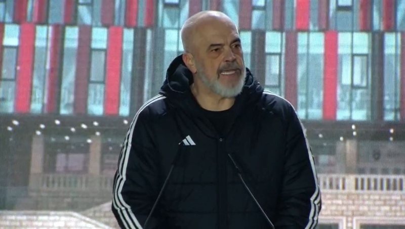 “Pse familja ime duhet të durojë këtë qenëri dhe të mbaj këto jashtëqitje gojësh të shthurura” – Rama: Më ka futur në këtë luftë shiu dhe balta e varrezave të Sharrës “Pse familja ime duhet të durojë këtë qenëri dhe të mbaj këto jashtëqitje gojësh të shthurura” – Rama: Më ka futur në këtë luftë shiu dhe balta e varrezave të Sharrës