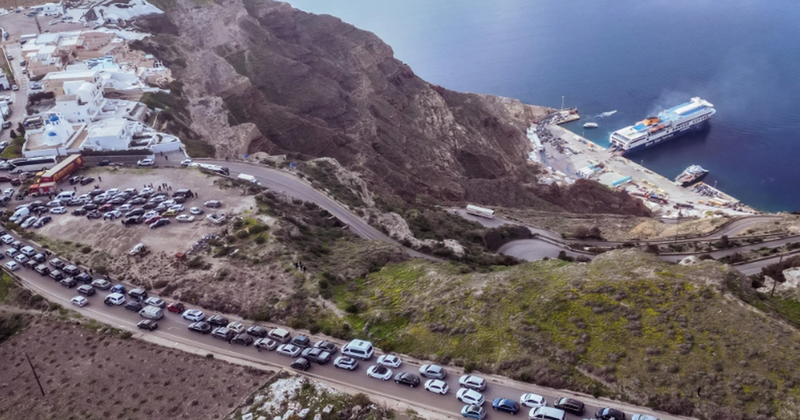 Vala e tërmeteve në Santorini, sizmiologu grek zbulon kur mund të shpërthejë vullkani Vala e tërmeteve në Santorini, sizmiologu grek zbulon kur mund të shpërthejë vullkani